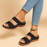 Comfortable walking sandals with support for women.