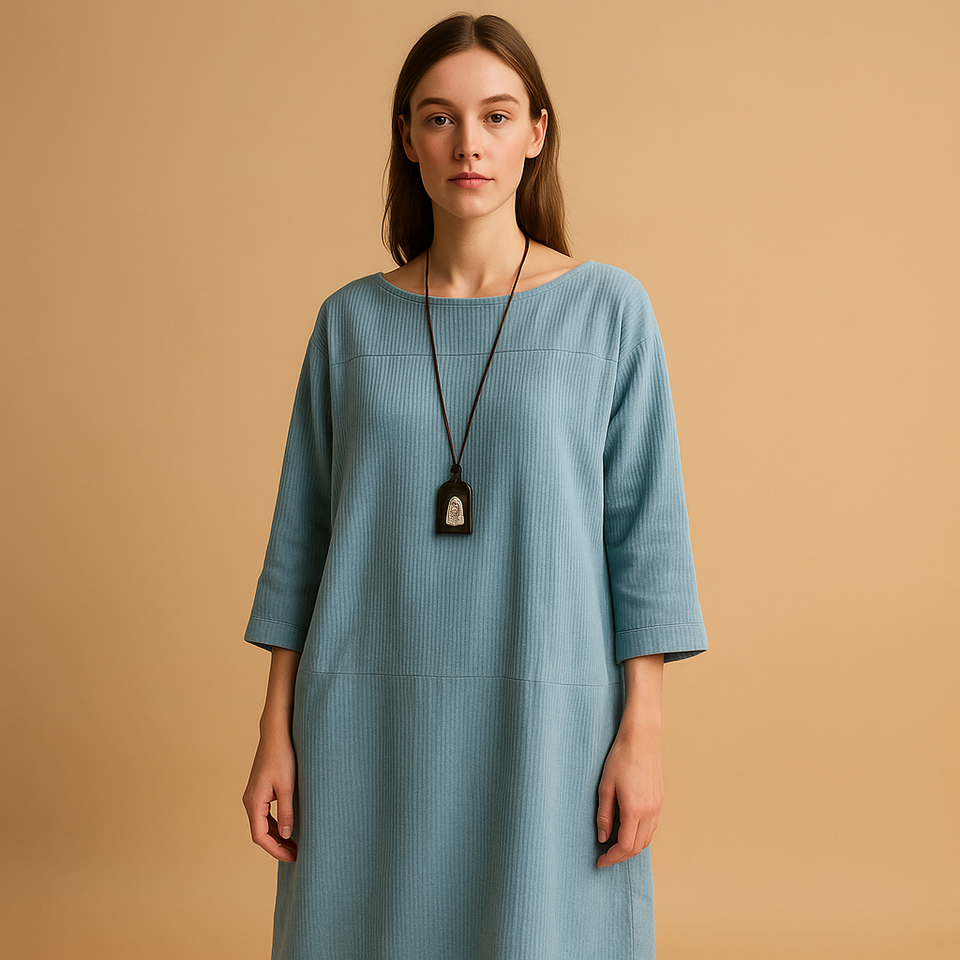 Women's short-sleeved corduroy dress.