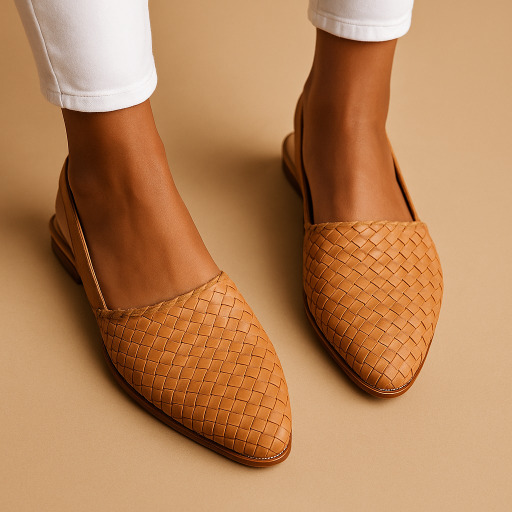 Elegant flats with woven closed toe for women.
