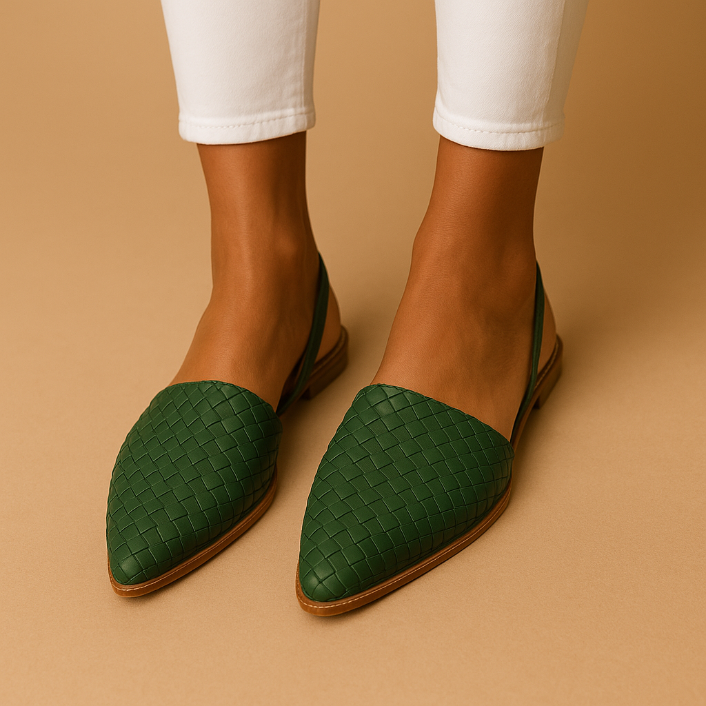 Elegant flats with woven closed toe for women.