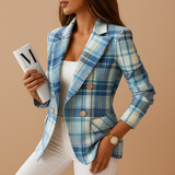 Fitted blazer with elegant details for women.