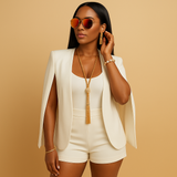 Fitted women's blazer with elegant shoulder details.