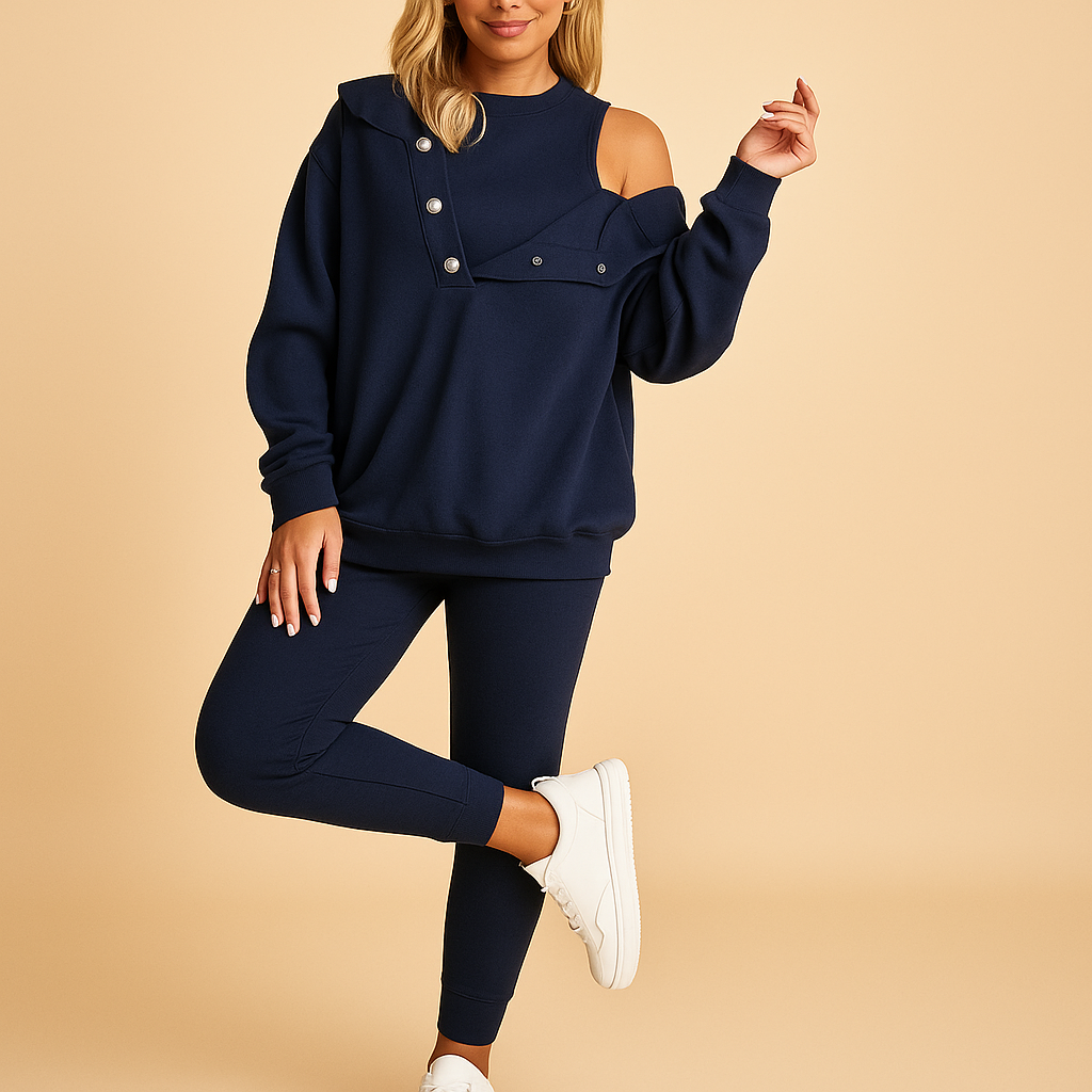 Women's hoodie and jogging set in soft fabric.