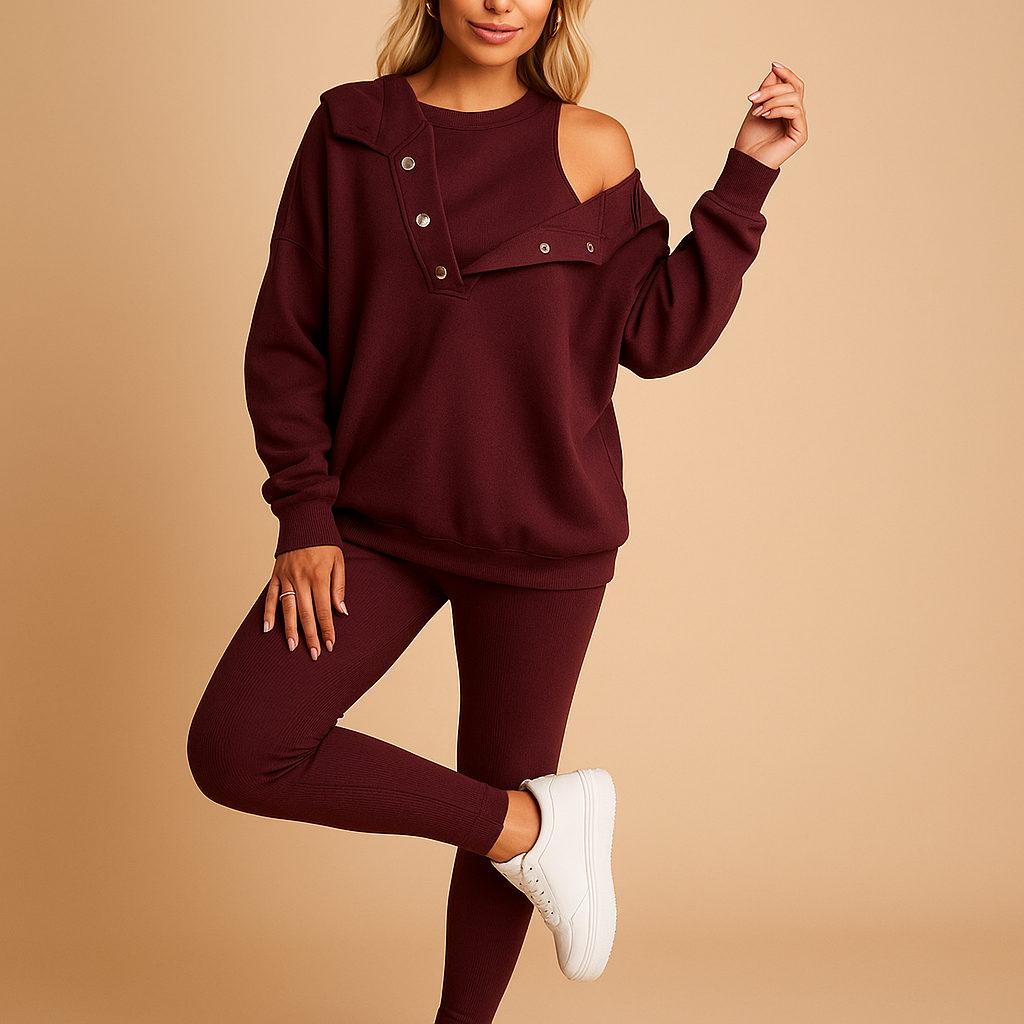 Women's hoodie and jogging set in soft fabric.