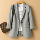 Lightweight casual blazer with long sleeves for women.