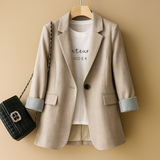 Lightweight casual blazer with long sleeves for women.