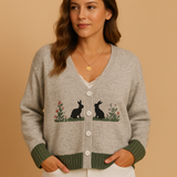 Luxurious women's sweater with a loose fit and elegant look.