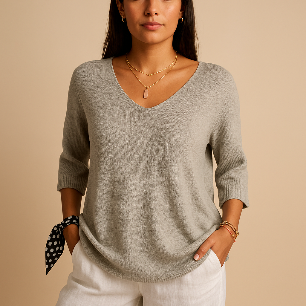 Luxurious loose-fitting top with a modern fit for women