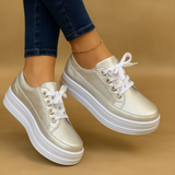 Retro sneakers with a vintage look for women
