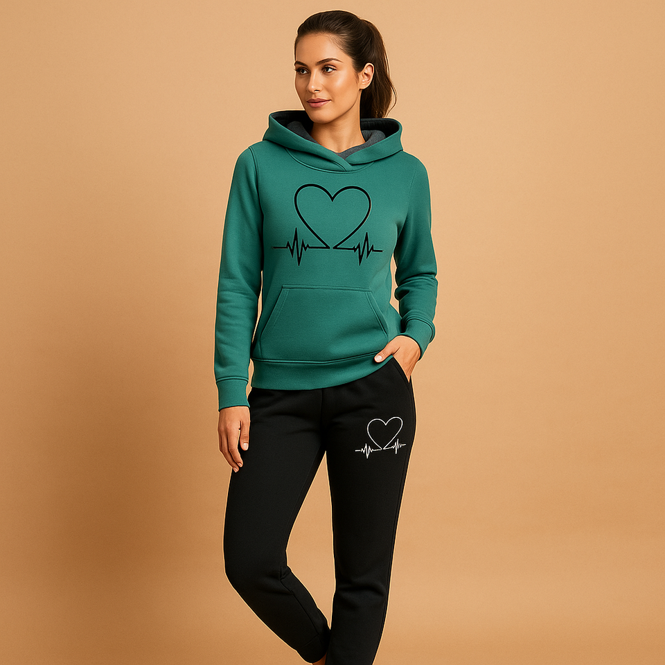 Stylish jogging set with jacket for women.