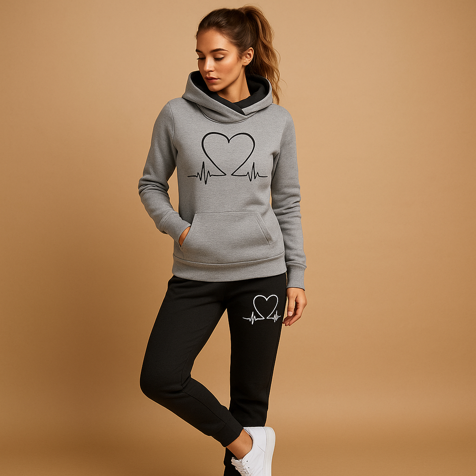 Stylish jogging set with jacket for women.