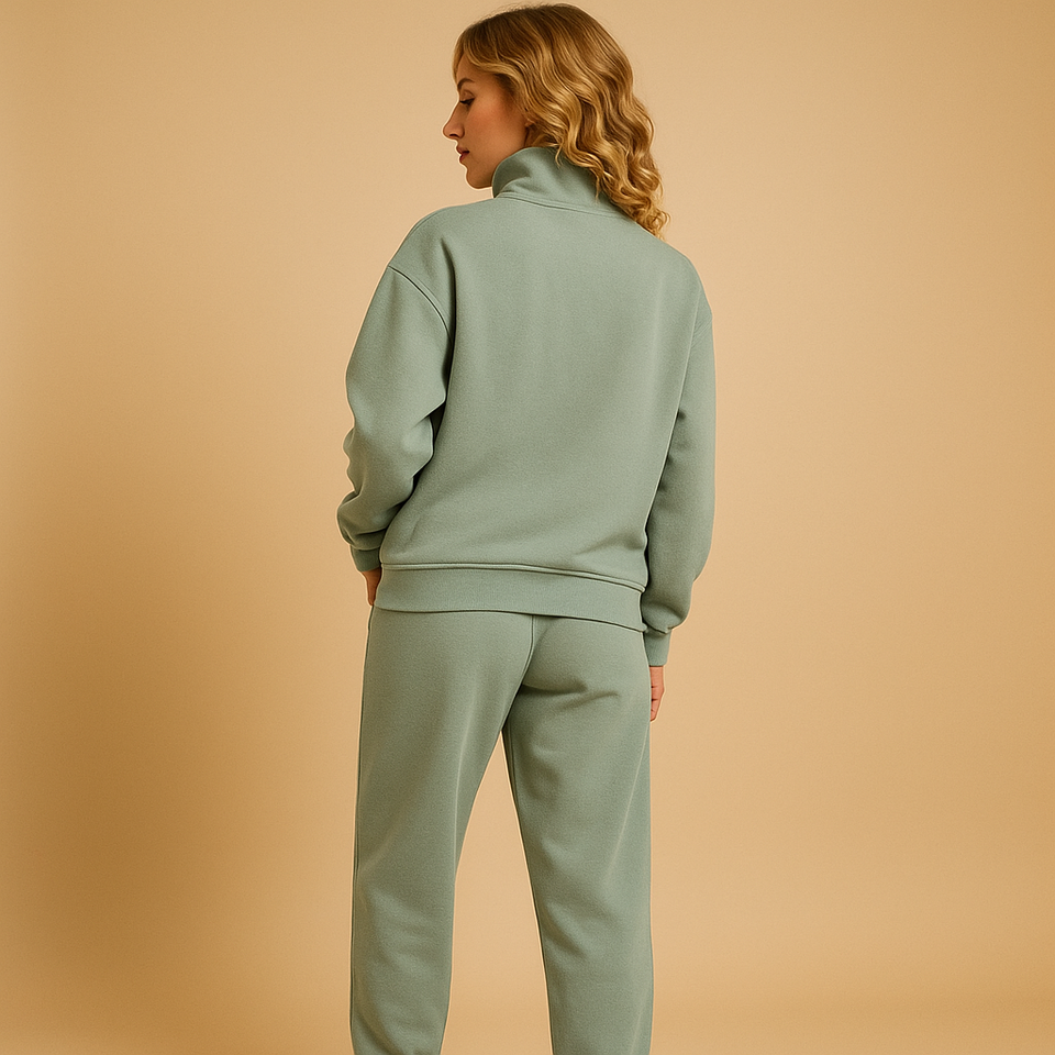 Two-piece jogging suit with half zipper for women.