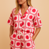 Two-piece summer suit with floral print and elastic waistband for women.