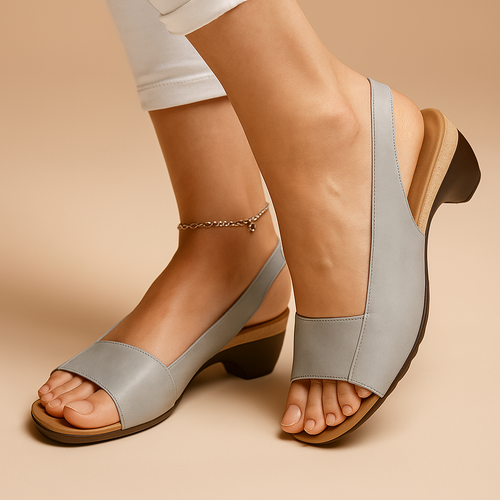 Summer sandals with adjustable straps and cushioning for women.