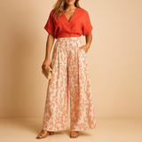 Summer set with floral print and wide-leg pants for women.